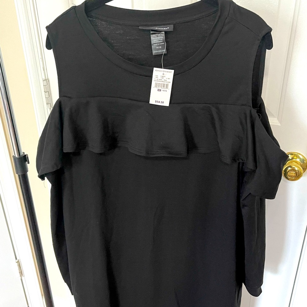 Black long sleeve of the shoulder dress.